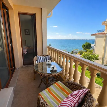 Royal Bay-i Seaview Апартаменты Свети-Влас