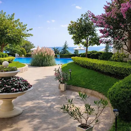 Royal Bay-i Seaview Апартаменты